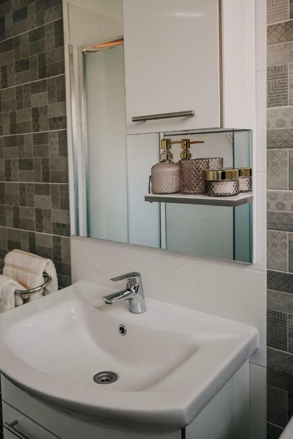 Apartman Bacchus Пула Екстериор снимка